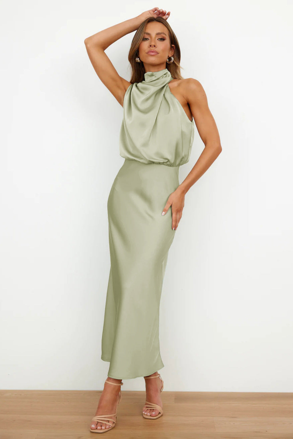Carlina | Langes Satin-Kleid mit Halterneck