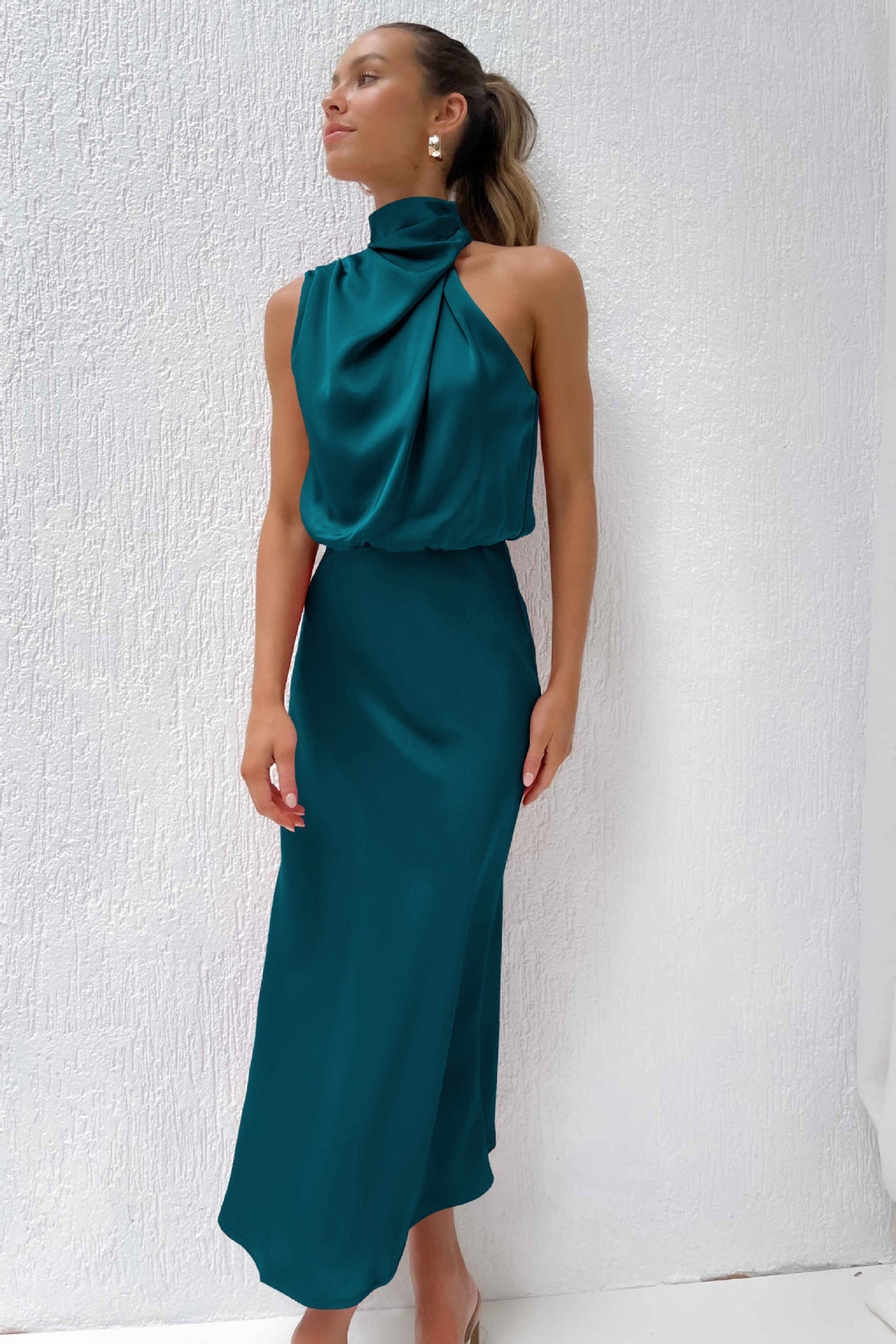 Carlina™ - Langes Satin-Kleid mit Halterneck