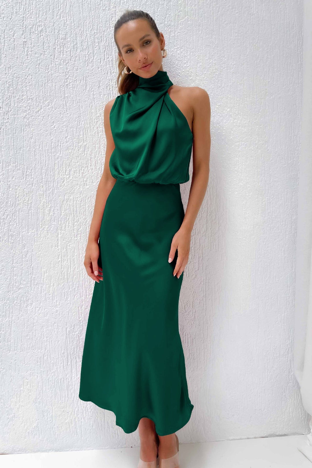 Carlina | Langes Satin-Kleid mit Halterneck
