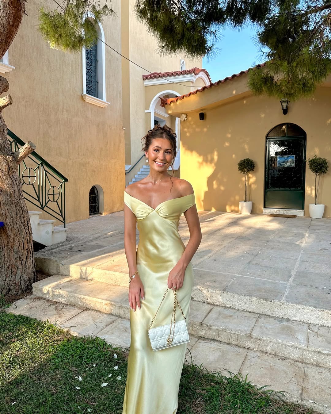 Dove - Strapless Satin Abendkleid mit schulterfreiem Design