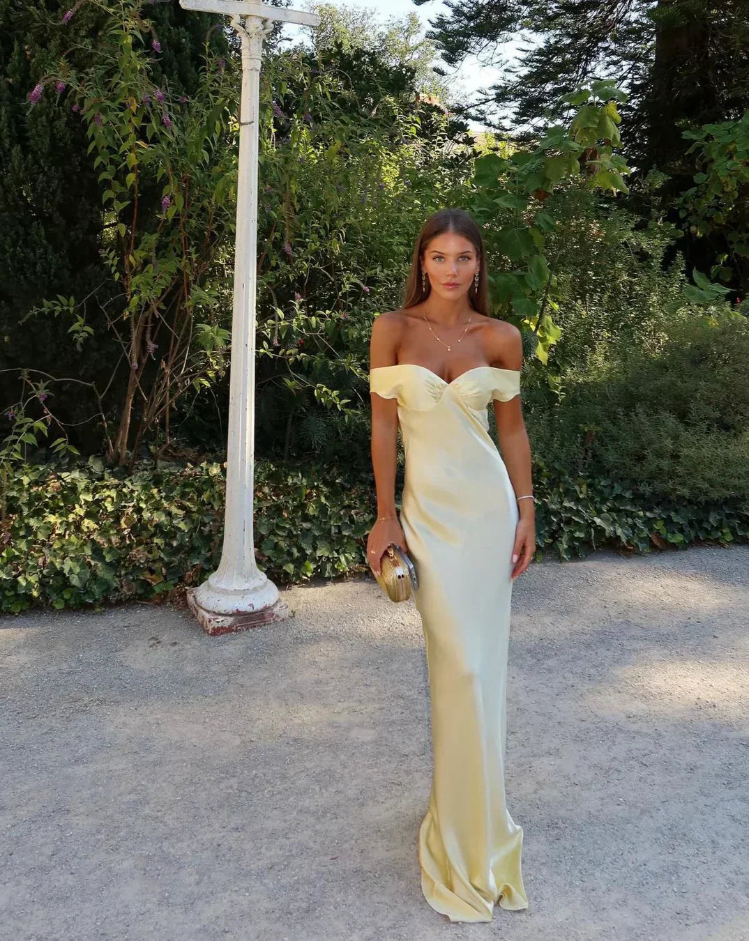 Dove - Strapless Satin Abendkleid mit schulterfreiem Design